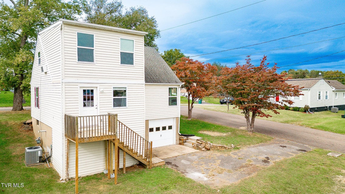 Photo #6: 461 Douglas Street
