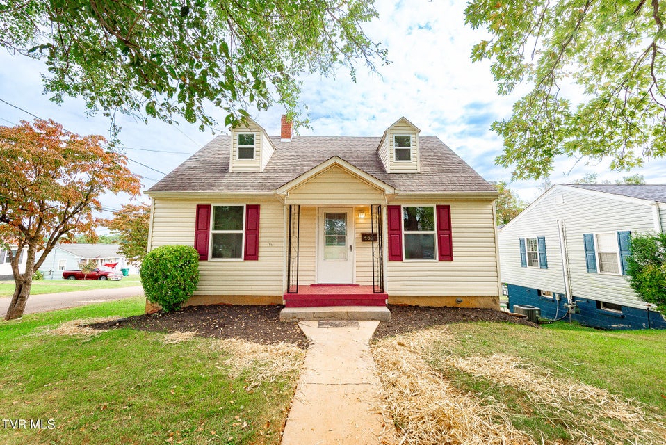 Photo #2: 461 Douglas Street