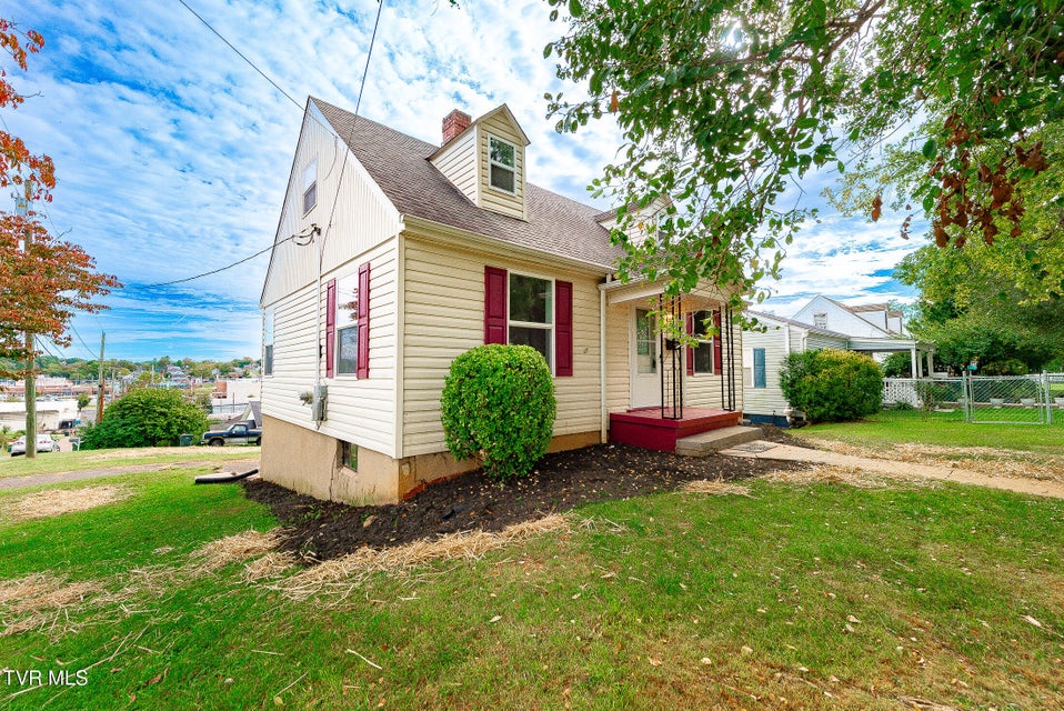 Photo #4: 461 Douglas Street