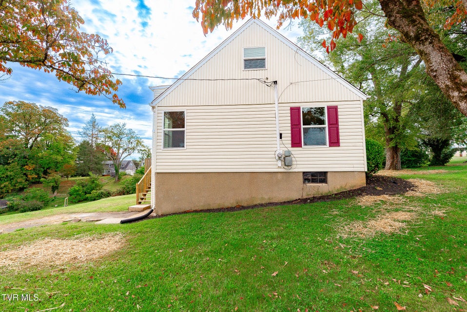 Photo #5: 461 Douglas Street