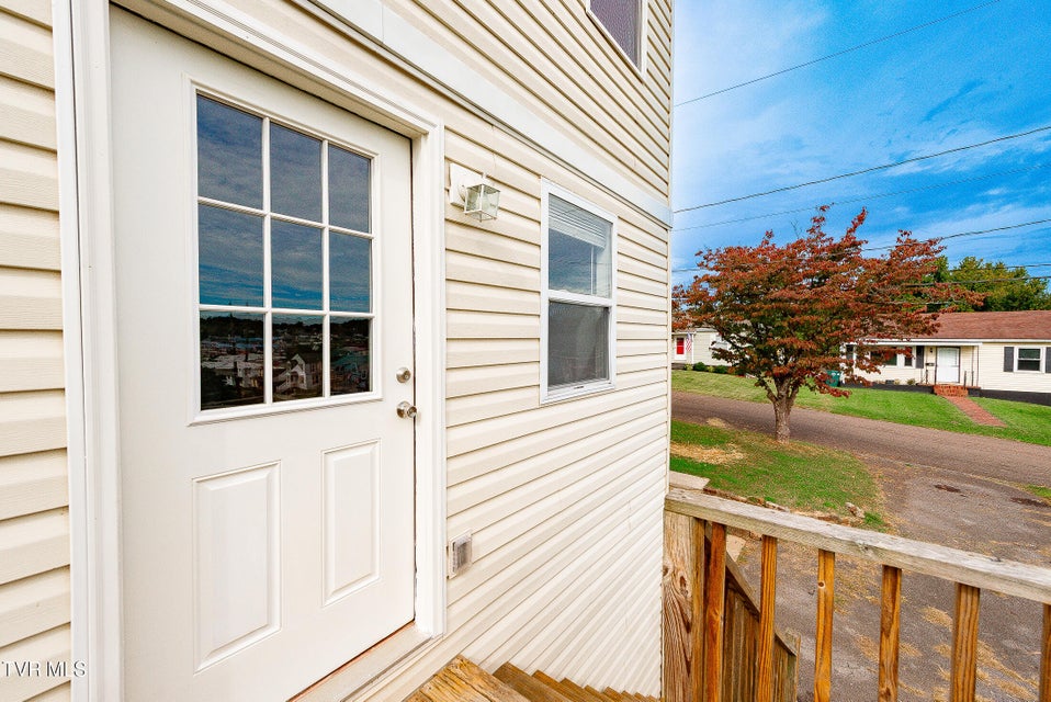 Photo #38: 461 Douglas Street