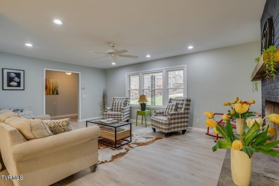 Photo #9: 3912 Inwood Drive