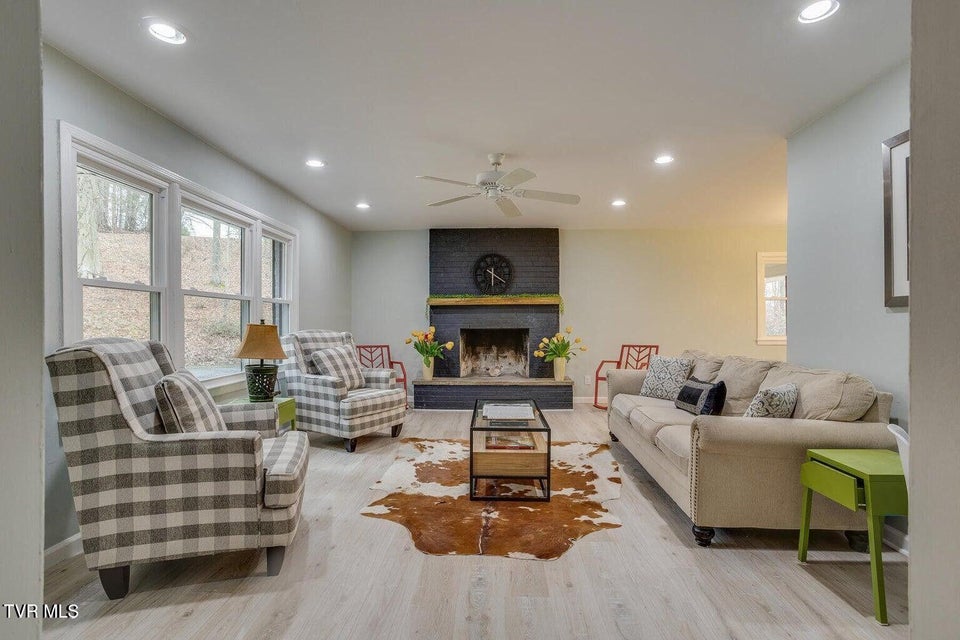 Photo #8: 3912 Inwood Drive