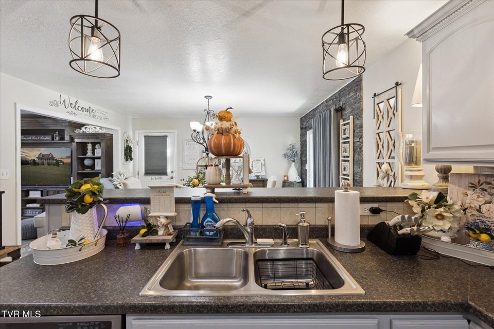 Photo #8: 19663 Park Ridge Drive