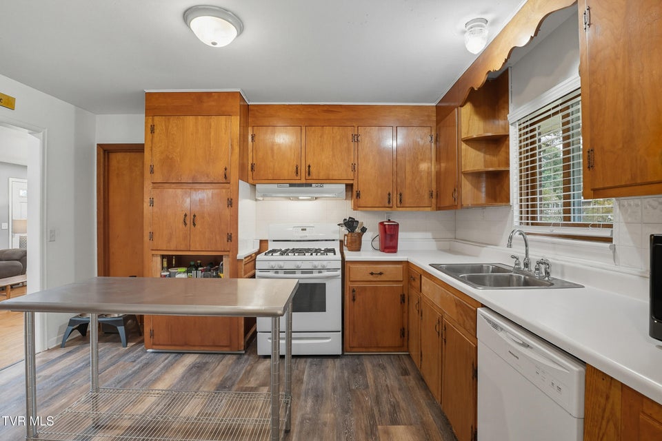 Photo #6: 402 Edgewood Street