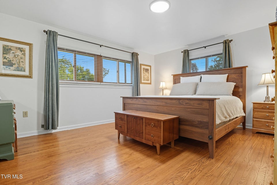 Photo #9: 402 Edgewood Street