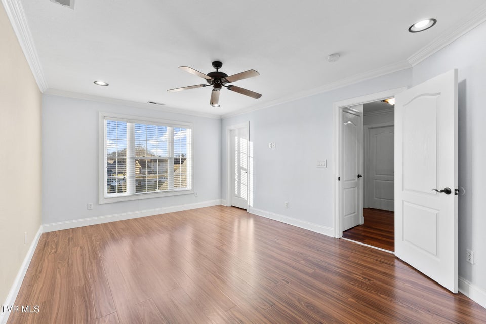 Photo #37: 5220 Aspen Avenue