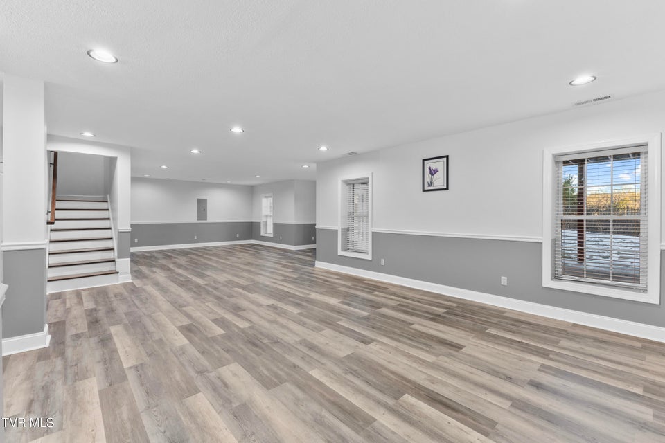 Photo #43: 5220 Aspen Avenue
