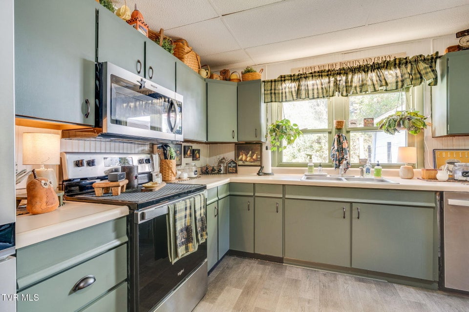 Photo #7: 208 Collins Road