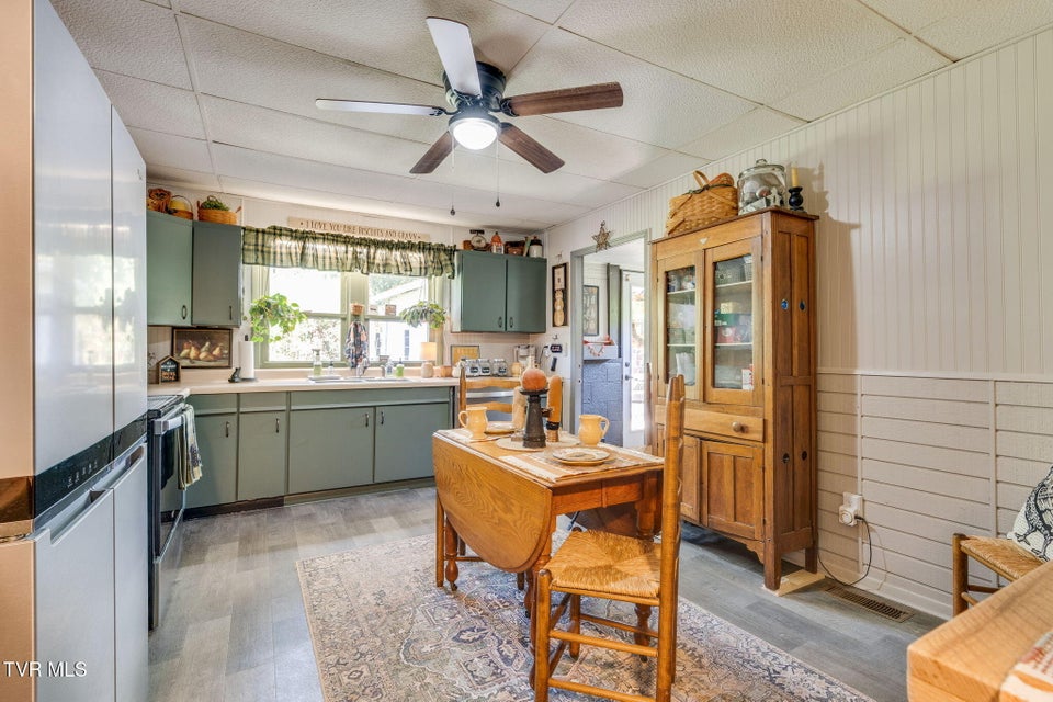 Photo #10: 208 Collins Road