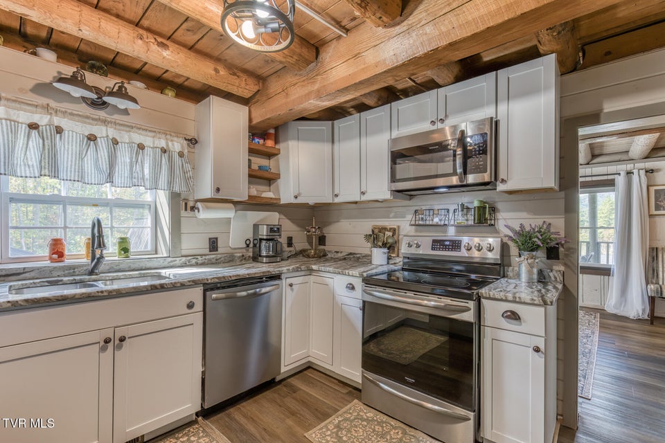 Photo #14: 214 Oak Hills Lane