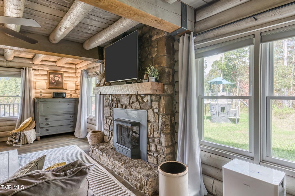 Photo #25: 214 Oak Hills Lane