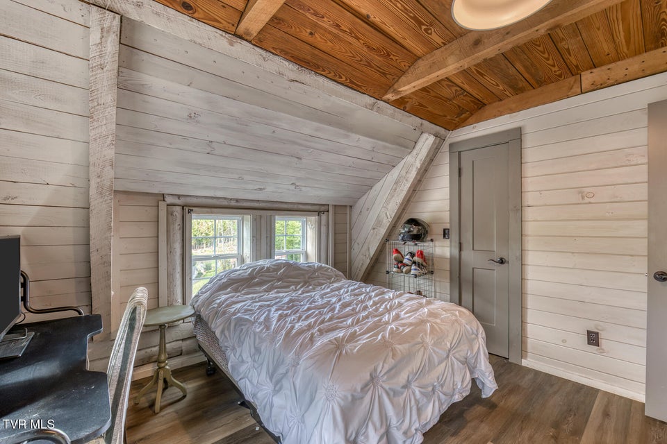 Photo #34: 214 Oak Hills Lane