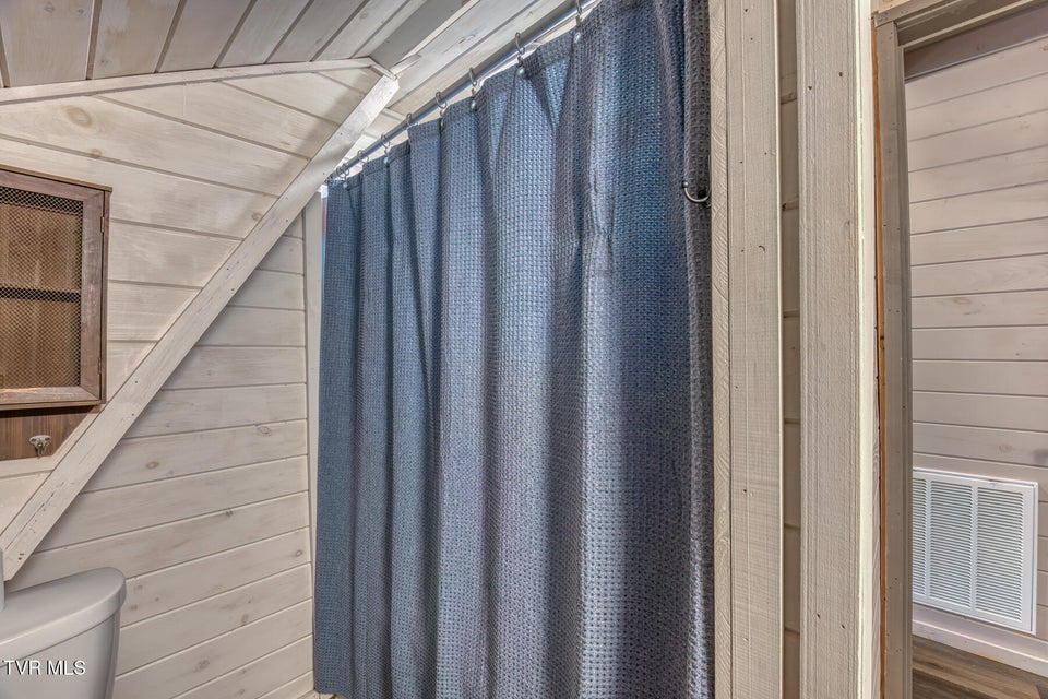 Photo #37: 214 Oak Hills Lane