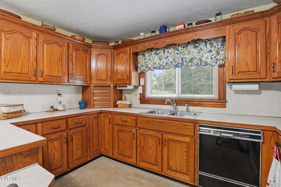 Photo #13: 4299 Fairview Road