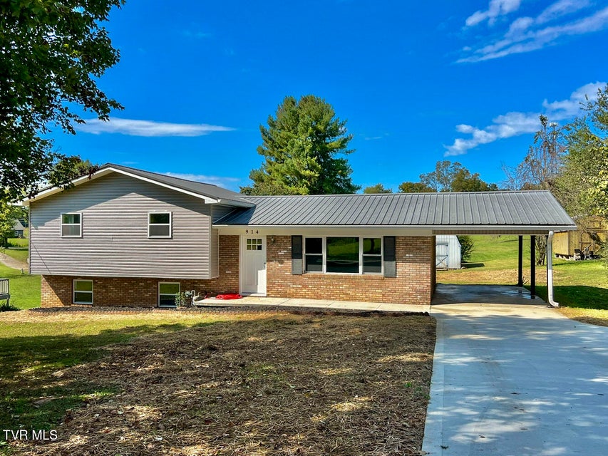 Photo #2: 914 Flax Lane