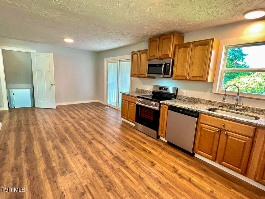 Photo #7: 914 Flax Lane