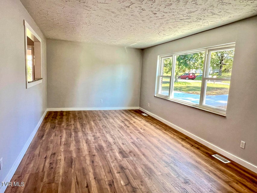 Photo #10: 914 Flax Lane