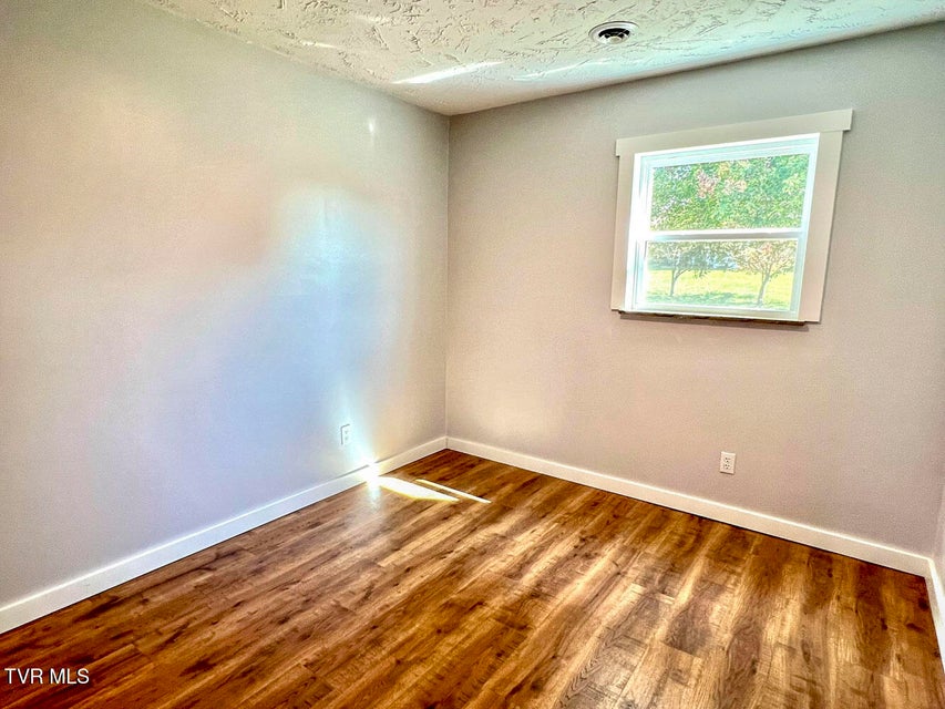 Photo #12: 914 Flax Lane