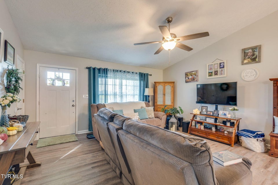 Photo #4: 140 Sunrise Meadows Ct. 