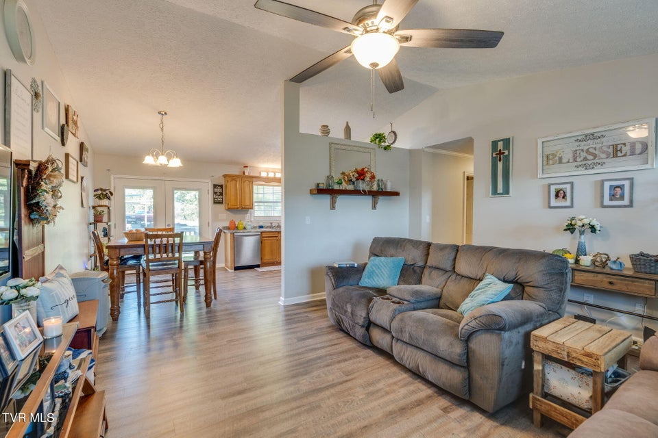 Photo #6: 140 Sunrise Meadows Ct. 