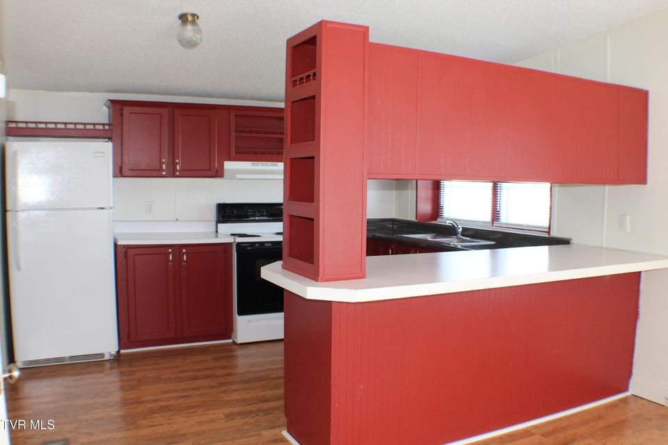 Photo #28: 2133 Stadium Drive