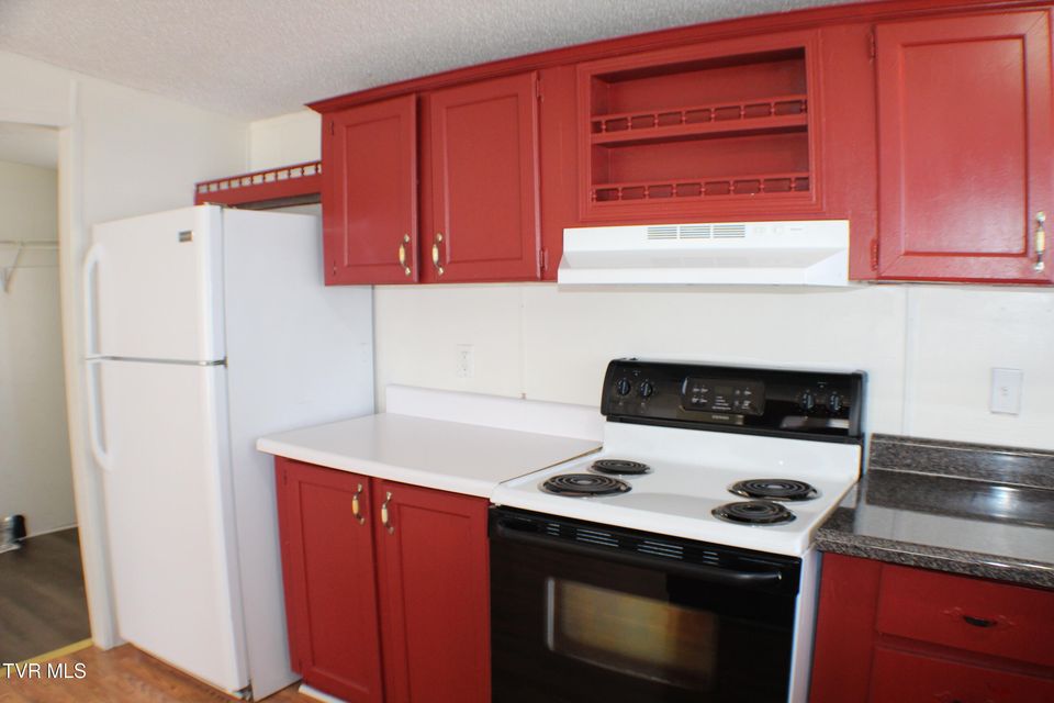 Photo #29: 2133 Stadium Drive