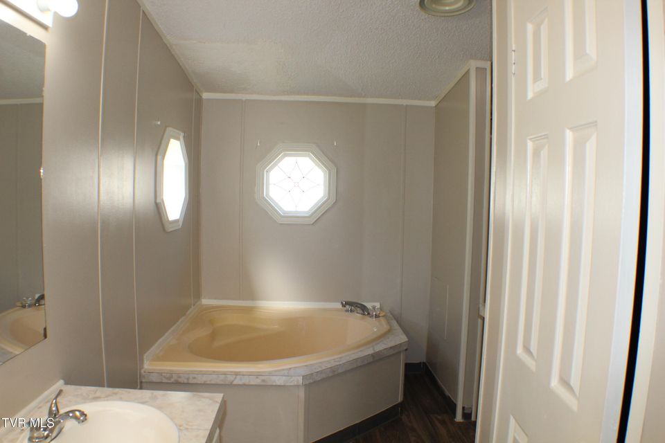 Photo #32: 2133 Stadium Drive