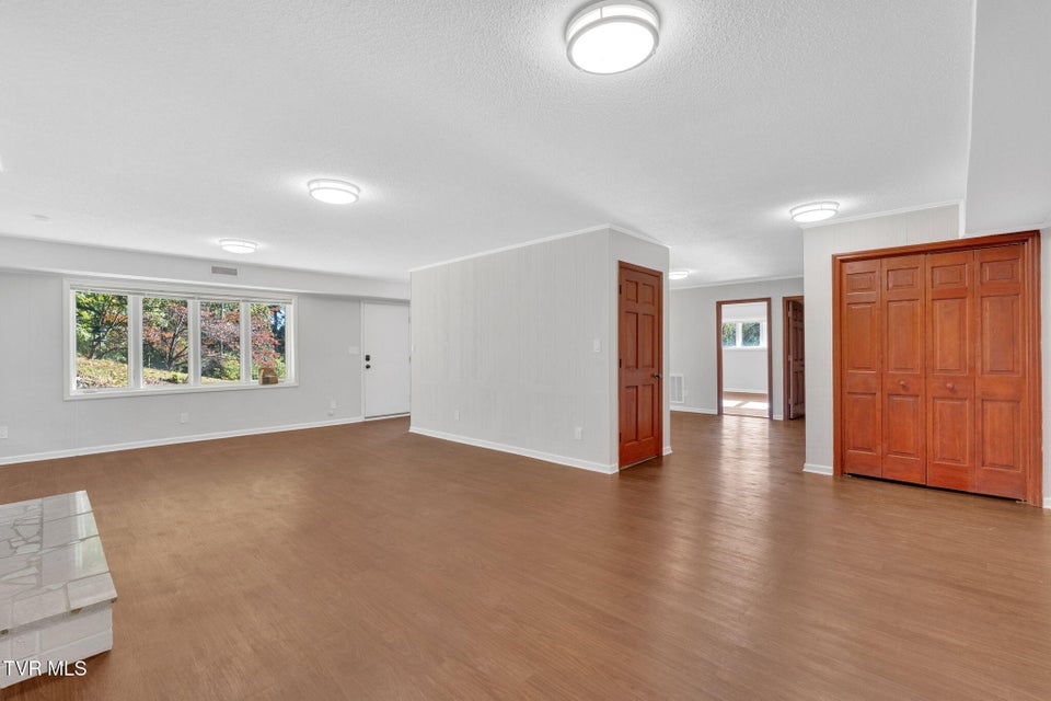 Photo #37: 1080 Hidden Valley Road