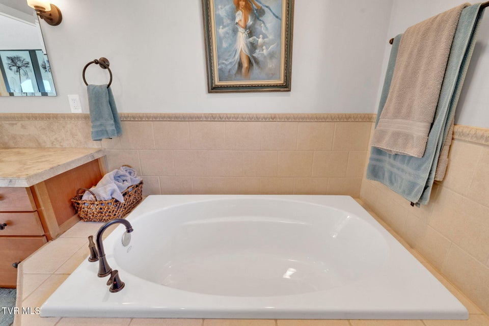 Photo #27: 1080 Hidden Valley Road