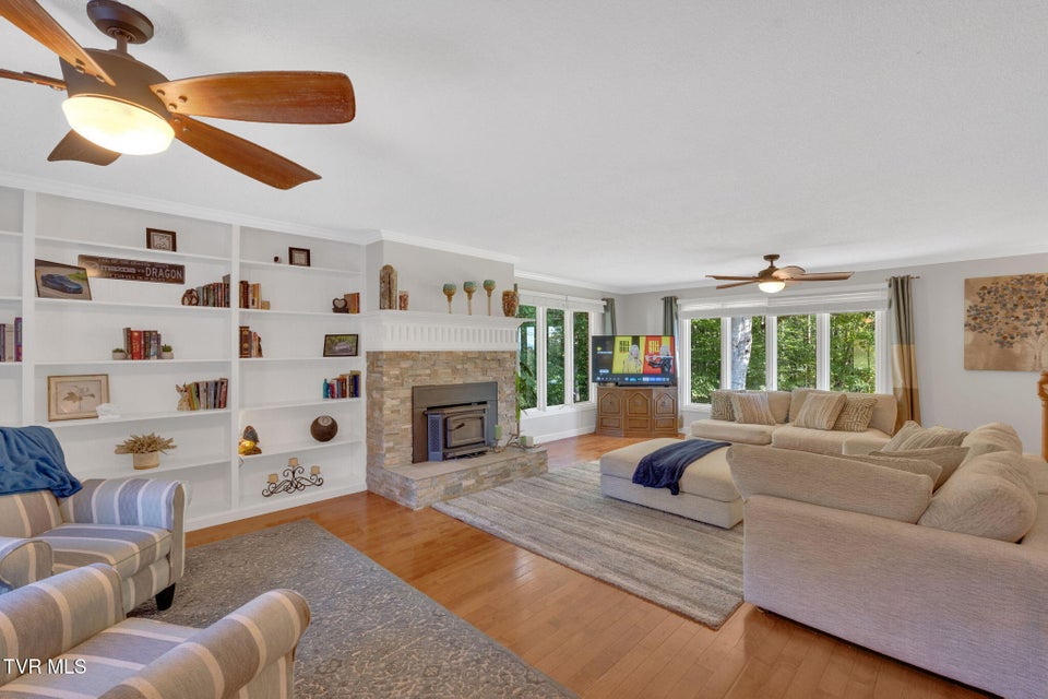 Photo #22: 1080 Hidden Valley Road