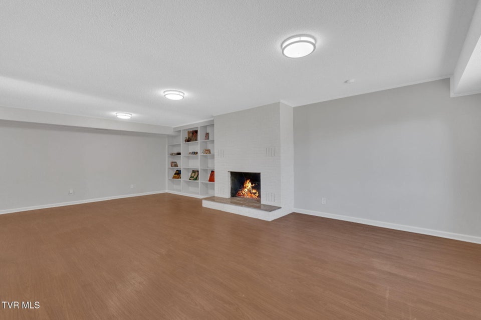 Photo #38: 1080 Hidden Valley Road