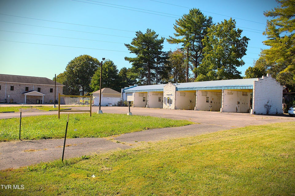 Photo #2: 1708 Volunteer Parkway