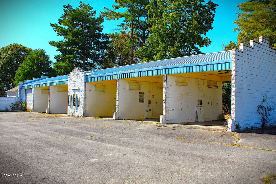 Photo #3: 1708 Volunteer Parkway