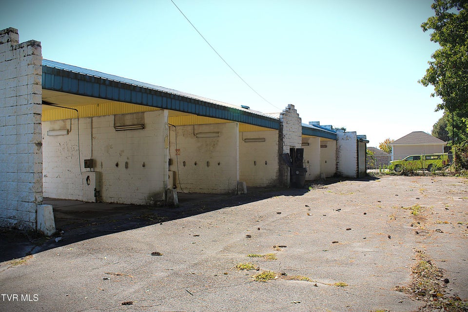 Photo #5: 1708 Volunteer Parkway