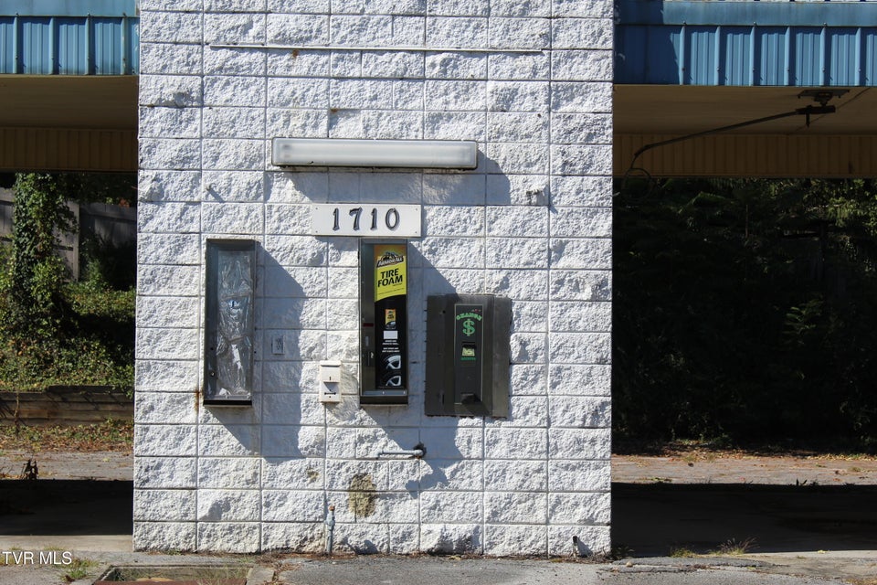 Photo #6: 1708 Volunteer Parkway