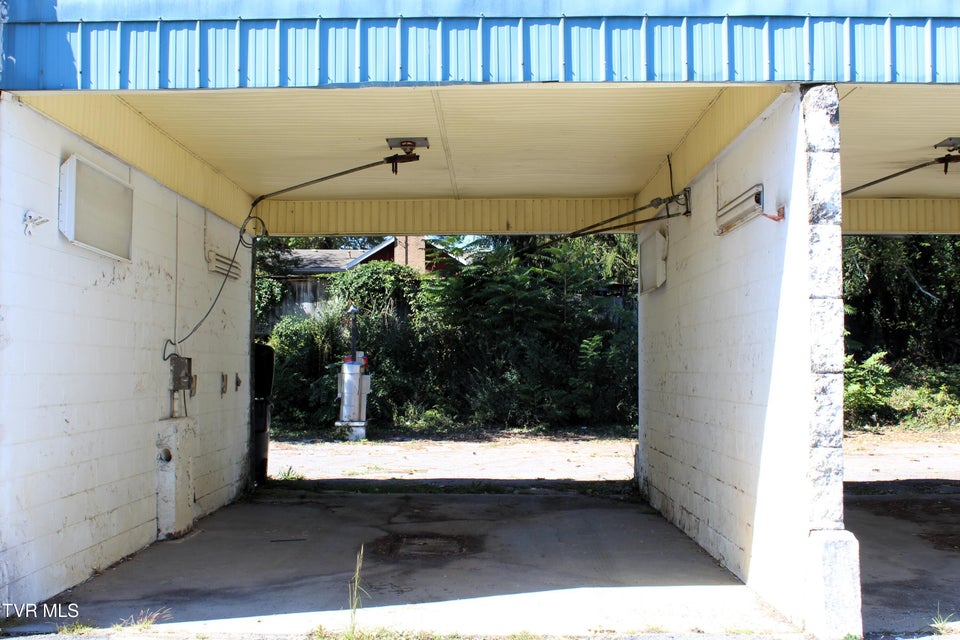 Photo #7: 1708 Volunteer Parkway