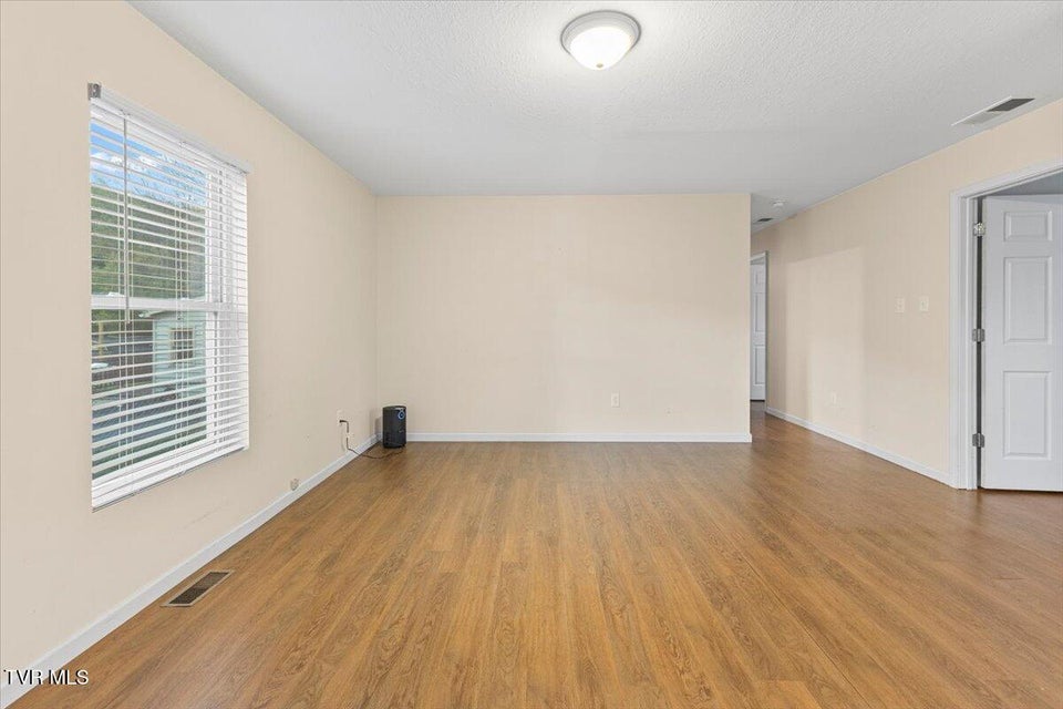 Photo #4: 904 Mcarthur Street