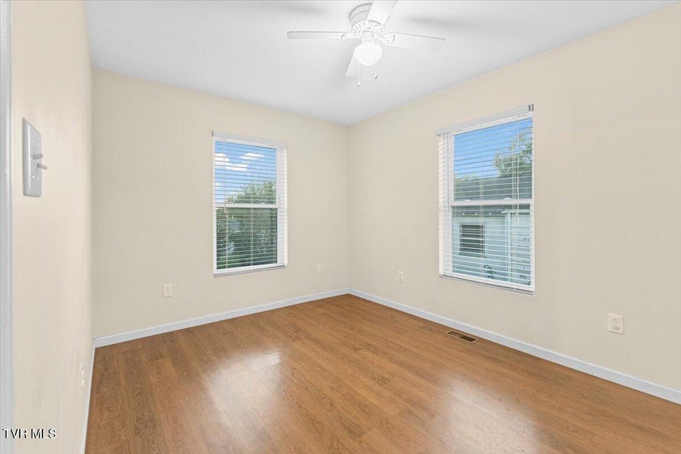 Photo #12: 904 Mcarthur Street