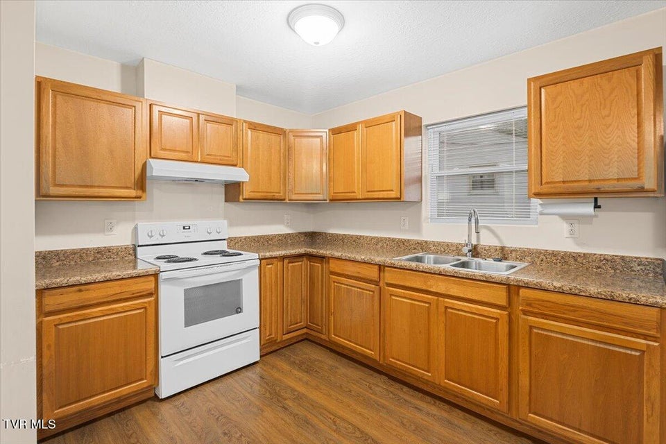 Photo #13: 904 Mcarthur Street