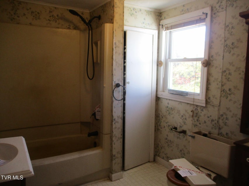 Photo #7: 16727 Highlands Parkway