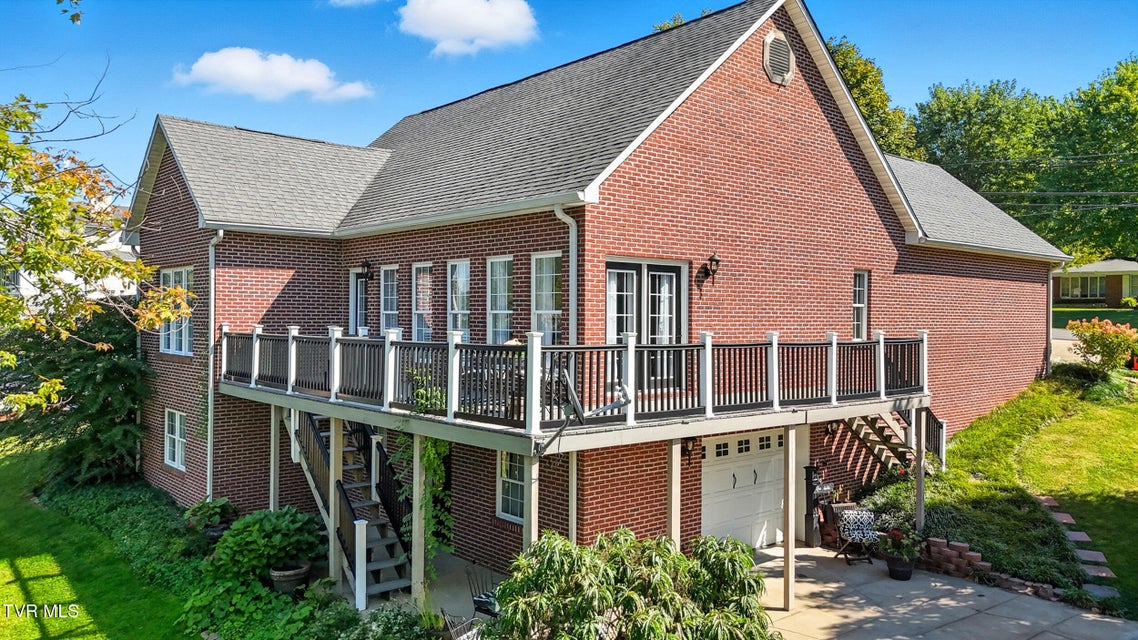 Photo #3: 290 Lakeview Drive