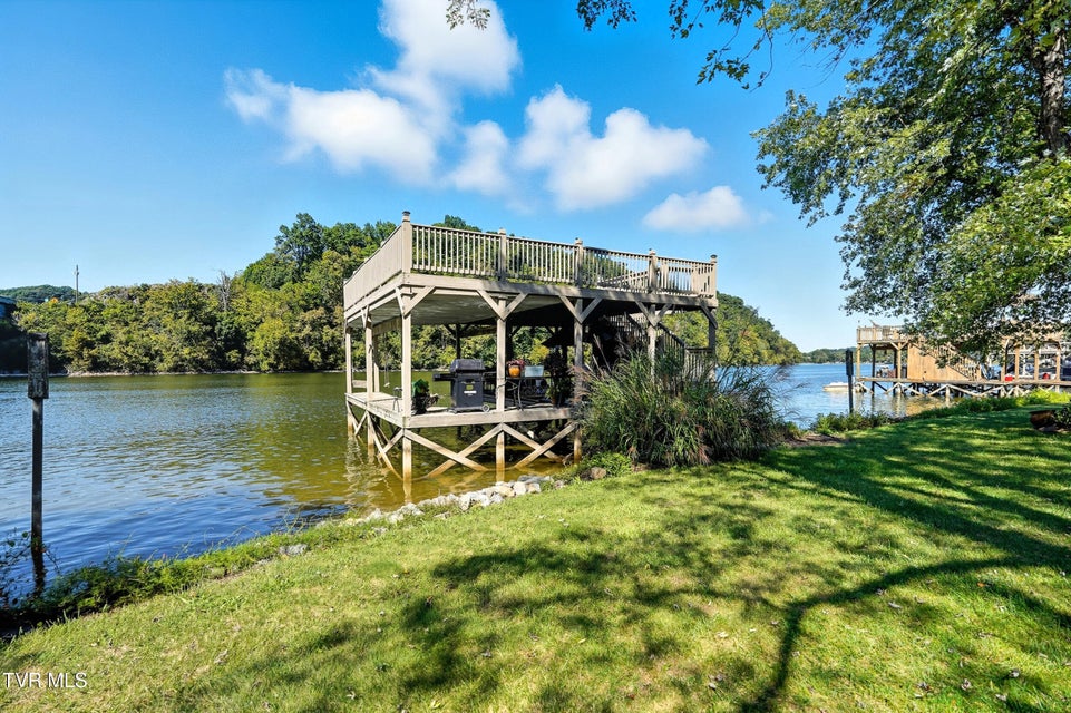Photo #8: 290 Lakeview Drive