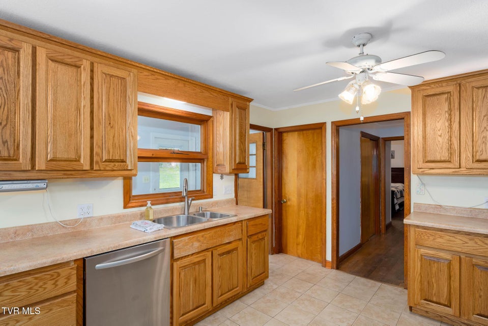 Photo #32: 401 Church Street