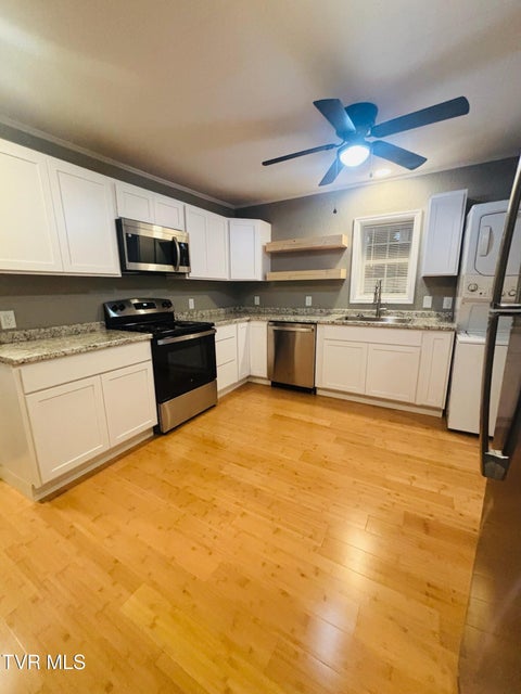 Photo #13: 405 Virginia Avenue