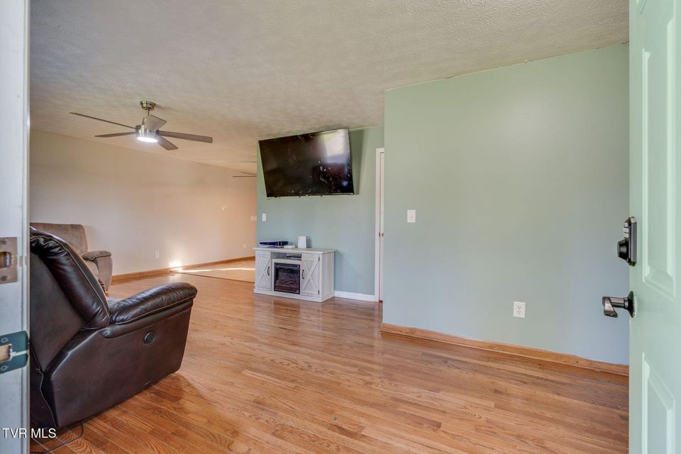 Photo #4: 105 Hedge Drive