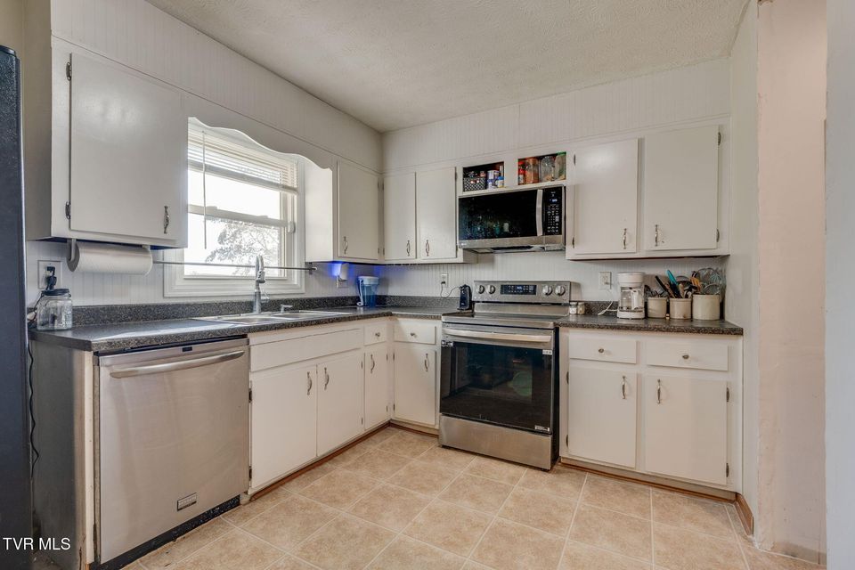 Photo #10: 105 Hedge Drive