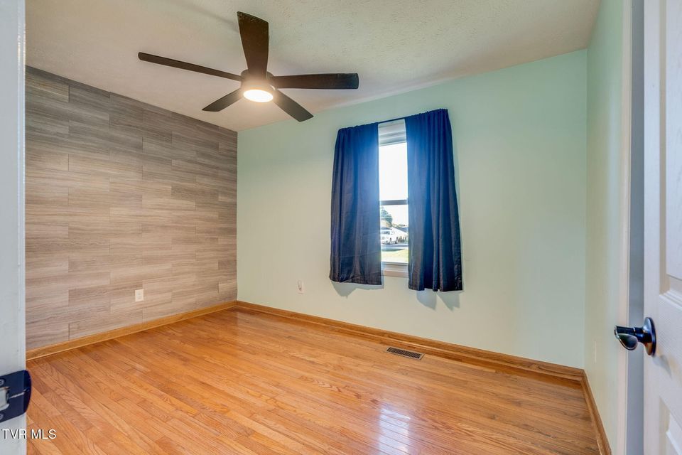 Photo #17: 105 Hedge Drive