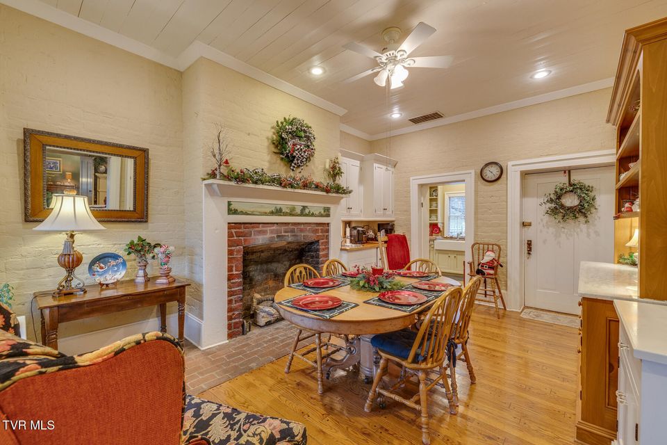 Photo #4: 1549 Highway 126 