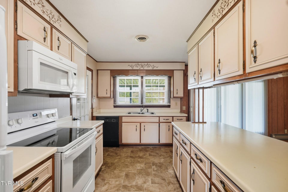 Photo #10: 100 Stone Drive